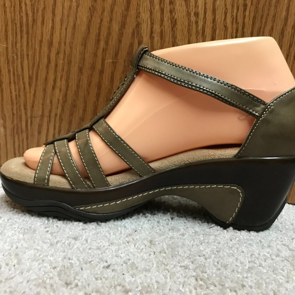 (Donated to Goodwill) Croft & Barrow wedge heel sandal 6M